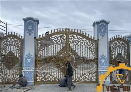 Cổng nhôm đúc nghĩa trang Điện Phương